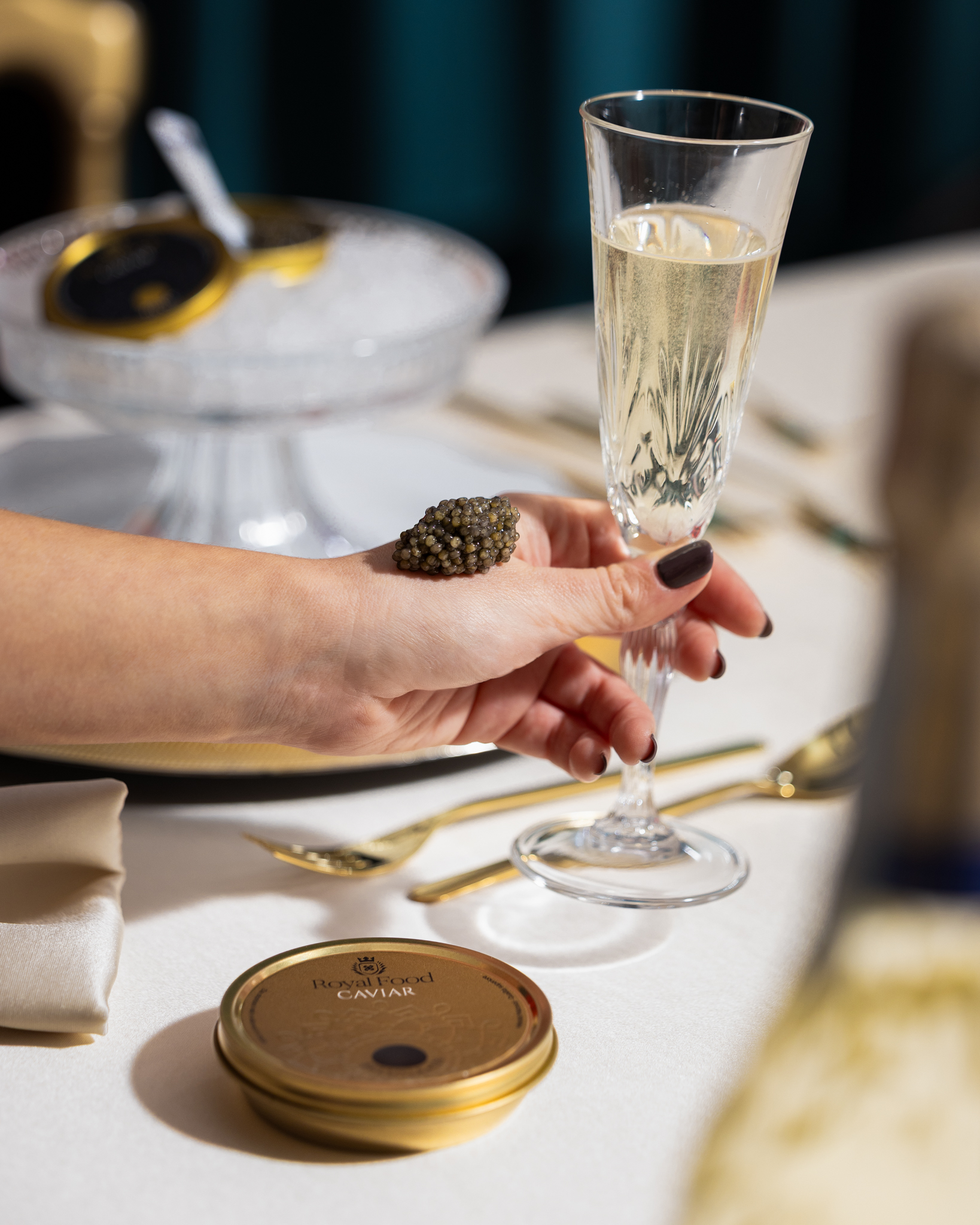 Foto still life realizzata da chaoslab studio per royal food caviar per la campagna di natale